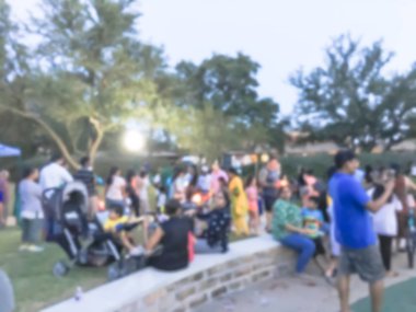 Bulanık hareket farklı grup 4 Temmuz itibariyle yerel sakinlerinin kutlama olay Irving, Texas, ABD. Arka plan Temmuz'u kutlamak akşam