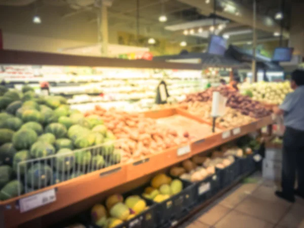 Wazig Klant Winkelen Voor Verse Groenten Fruit Supermarkt Texas Usa — Stockfoto