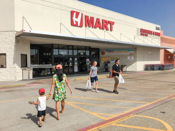 Carrollton Jul 2018 Клиенты Входят Выходят Супермаркета Mart Американская Сеть — стоковое фото