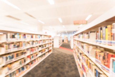 Modern kamu Asya Kütüphane iç bookshelf koridor ders kitapları, edebiyat, tez, dergiler tam ile arka plan bulanık. Kendi kendine çalışma, eğitim kavramı ve arka plan. Hareket bulanıklığı.