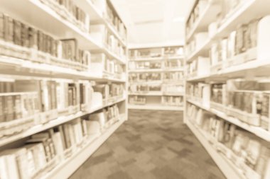 Modern kamu Asya Kütüphane iç bookshelf koridor ders kitapları, edebiyat, tez, dergiler tam ile arka plan bulanık. Kendi kendine çalışma, eğitim kavramı ve arka plan. Hareket bulanıklığı.