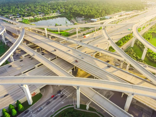 Bovenaanzicht massale highway kruispunt, sterknooppunt — Stockfoto