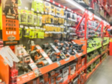 Güç aracı açılan kitleri Texas, Amerika donanım mağazasında bulanık çeşitli. Pnömatik brad nailer, matkap ve sürücü seçimi soyut, gördüm, dairesel, fırçasız, çerçeveleme, düz, Akülü ölçmek