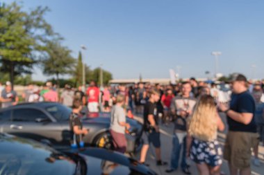 Dallas, Texas, ABD yerel otomobil katılan kişi soyut bulanık çeşitli grup. Meşgul insanlar araçların tüm yıl, yapar, lüks ve süper arabalar modelleri koleksiyonu tarama