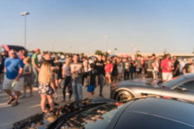 Dallas, Texas, ABD yerel otomobil katılan kişi soyut bulanık çeşitli grup. Meşgul insanlar araçların tüm yıl, yapar, lüks ve süper arabalar modelleri koleksiyonu tarama