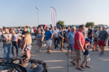 Bulanık hareket Dallas, Texas, ABD yerel otomobil katılan kişi çeşitli grup. Meşgul insanlar tüm yıl, marka ve model araçların tarama.