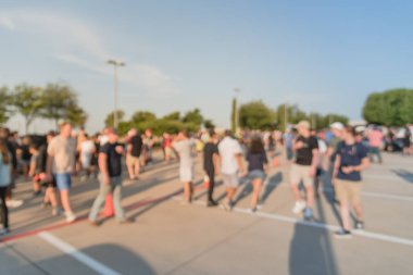 Bulanık hareket Dallas, Texas, ABD yerel otomobil katılan kişi çeşitli grup. Meşgul insanlar tüm yıl, marka ve model araçların tarama.