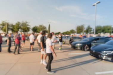 Bulanık hareket Dallas, Texas, ABD yerel otomobil katılan kişi çeşitli grup. Meşgul insanlar tüm yıl, marka ve model araçların tarama.