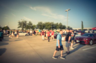 Bulanık hareket Dallas, Texas, ABD yerel otomobil katılan kişi çeşitli grup. Meşgul insanlar tüm yıl, marka ve model araçların tarama.