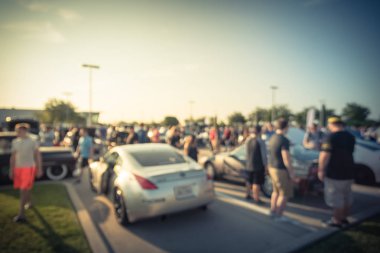 Bulanık hareket Dallas, Texas, ABD yerel otomobil katılan kişi çeşitli grup. Meşgul insanlar tüm yıl, marka ve model araçların tarama.