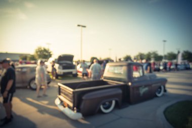 Bulanık hareket Dallas, Texas, ABD yerel otomobil katılan kişi çeşitli grup. Meşgul insanlar tüm yıl, marka ve model araçların tarama.