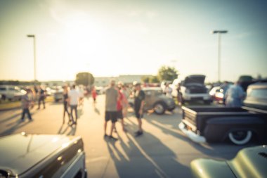 Bulanık hareket Dallas, Texas, ABD yerel otomobil katılan kişi çeşitli grup. Meşgul insanlar tüm yıl, marka ve model araçların tarama.