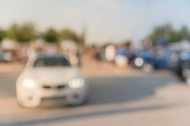 Bulanık hareket Dallas, Texas, ABD yerel otomobil katılan kişi çeşitli grup. Meşgul insanlar tüm yıl, marka ve model araçların tarama.