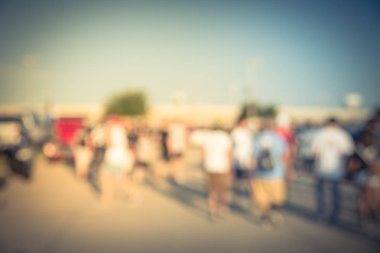 Bulanık hareket Dallas, Texas, ABD yerel otomobil katılan kişi çeşitli grup. Meşgul insanlar tüm yıl, marka ve model araçların tarama.