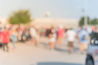 Bulanık hareket Dallas, Texas, ABD yerel otomobil katılan kişi çeşitli grup. Meşgul insanlar tüm yıl, marka ve model araçların tarama.