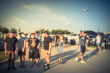 Bulanık hareket Dallas, Texas, ABD yerel otomobil katılan kişi çeşitli grup. Meşgul insanlar tüm yıl, marka ve model araçların tarama.