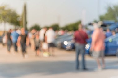 Bulanık hareket Dallas, Texas, ABD yerel otomobil katılan kişi çeşitli grup. Meşgul insanlar tüm yıl, marka ve model araçların tarama.