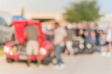Bulanık hareket Dallas, Texas, ABD yerel otomobil katılan kişi çeşitli grup. Meşgul insanlar tüm yıl, marka ve model araçların tarama.