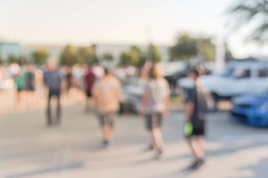 Bulanık hareket Dallas, Texas, ABD yerel otomobil katılan kişi çeşitli grup. Meşgul insanlar tüm yıl, marka ve model araçların tarama.