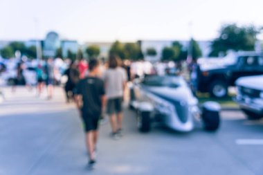 Bulanık hareket Dallas, Texas, ABD yerel otomobil katılan kişi çeşitli grup. Meşgul insanlar tüm yıl, marka ve model araçların tarama.