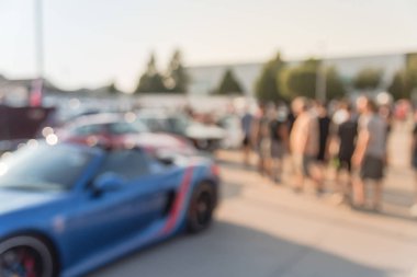 Bulanık hareket Dallas, Texas, ABD yerel otomobil katılan kişi çeşitli grup. Meşgul insanlar tüm yıl, marka ve model araçların tarama.