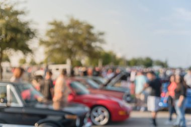 Bulanık hareket Dallas, Texas, ABD yerel otomobil katılan kişi çeşitli grup. Meşgul insanlar tüm yıl, marka ve model araçların tarama.