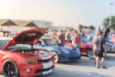 Bulanık hareket Dallas, Texas, ABD yerel otomobil katılan kişi çeşitli grup. Meşgul insanlar tüm yıl, marka ve model araçların tarama.