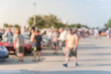 Bulanık hareket Dallas, Texas, ABD yerel otomobil katılan kişi çeşitli grup. Meşgul insanlar tüm yıl, marka ve model araçların tarama.