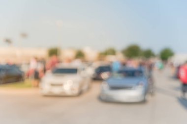 Bulanık hareket Dallas, Texas, ABD yerel otomobil katılan kişi çeşitli grup. Meşgul insanlar tüm yıl, marka ve model araçların tarama.