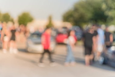 Bulanık hareket Dallas, Texas, ABD yerel otomobil katılan kişi çeşitli grup. Meşgul insanlar tüm yıl, marka ve model araçların tarama.