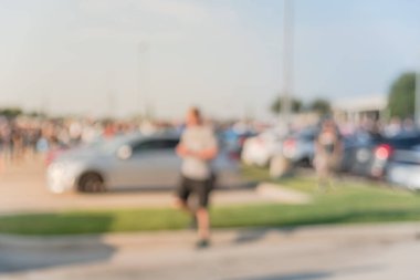 Bulanık hareket Dallas, Texas, ABD yerel otomobil katılan kişi çeşitli grup. Meşgul insanlar tüm yıl, marka ve model araçların tarama.