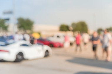 Bulanık hareket Dallas, Texas, ABD yerel otomobil katılan kişi çeşitli grup. Meşgul insanlar tüm yıl, marka ve model araçların tarama.