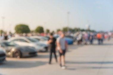 Bulanık hareket Dallas, Texas, ABD yerel otomobil katılan kişi çeşitli grup. Meşgul insanlar tüm yıl, marka ve model araçların tarama.