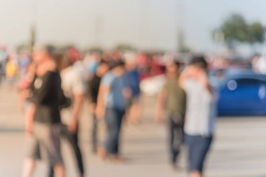 Bulanık hareket Dallas, Texas, ABD yerel otomobil katılan kişi çeşitli grup. Meşgul insanlar tüm yıl, marka ve model araçların tarama.