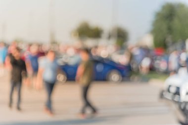 Bulanık hareket Dallas, Texas, ABD yerel otomobil katılan kişi çeşitli grup. Meşgul insanlar tüm yıl, marka ve model araçların tarama.