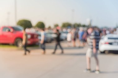 Bulanık hareket Dallas, Texas, ABD yerel otomobil katılan kişi çeşitli grup. Meşgul insanlar tüm yıl, marka ve model araçların tarama.