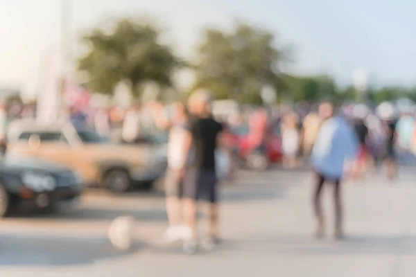 Rozmazaného Pohybu Různorodá Skupina Lidí Kteří Navštěvují Místní Autosalonu Dallasu — Stock fotografie