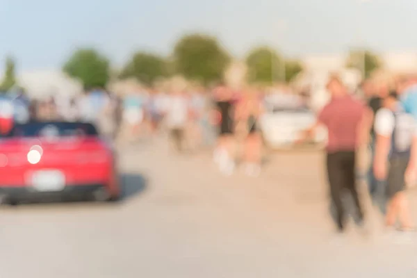 Movimento Desfocado Grupo Diversificado Pessoas Que Frequentam Feira Carros Local — Fotografia de Stock