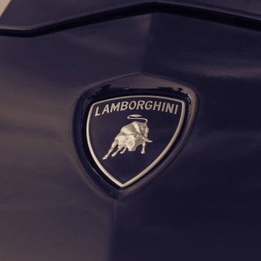 Dallas, Tx, bize-Temmuz 7, 2018:Close-Rose altın krom Aventador logosuna kadar. Automobili Lamborghini S.p.A. bir İtalyan markası ve lüks üreticisine Sant'Agata Bolognese, İtalya, vintage otomobillerde spor