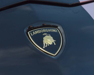 Dallas, Tx, bize-Temmuz 7, 2018:Close-2018 Rose altın krom Aventador logosuna kadar. Automobili Lamborghini S.p.A. bir İtalyan markası ve Sant'Agata Bolognese, İtalya lüks spor otomobil üreticisi olduğunu