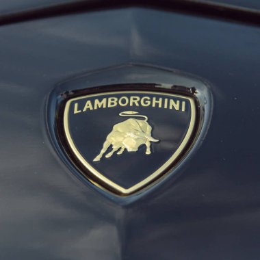 Dallas, Tx, bize-Temmuz 7, 2018:Close-2018 Rose altın krom Aventador logosuna kadar. Automobili Lamborghini S.p.A. bir İtalyan markası ve Sant'Agata Bolognese, İtalya lüks spor otomobil üreticisi olduğunu