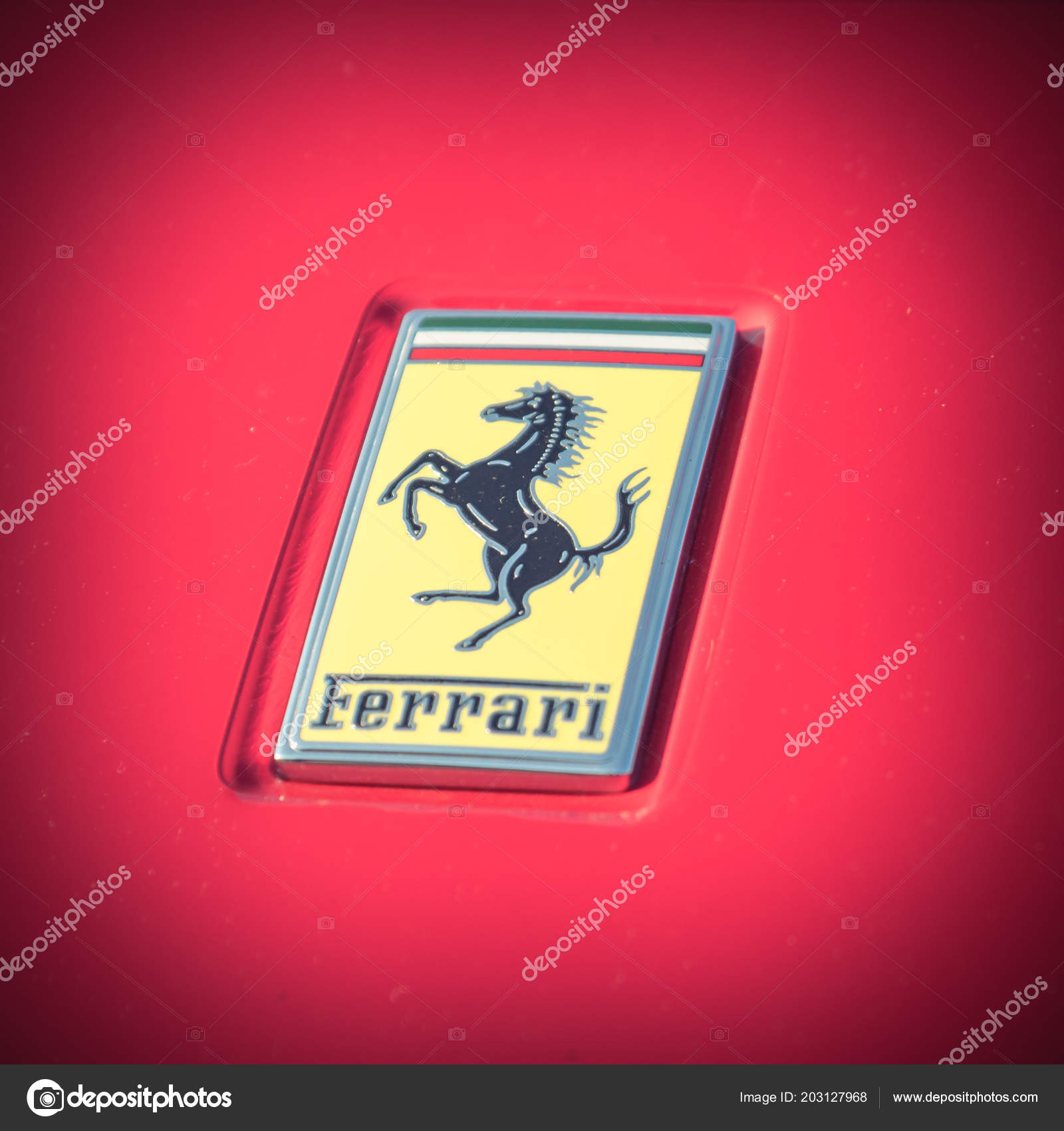 Dallas Jul 2018 Close Logo Ferrari Red Supercar Ferrari Italian