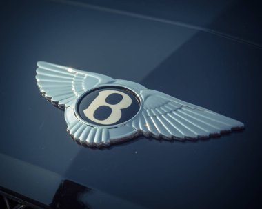 Dallas, Tx, bize-Temmuz 7, 2018:Close-Bentley lüks araba logosuna kadar. Bir İngiliz üretici ve pazarlamacı lüks otomobil, 1998 yılından bu yana Volkswagen Ag iştiraki. Crewe, İngiltere'de merkez. Vintage sesi