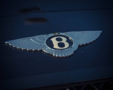 Dallas, Tx, bize-Temmuz 7, 2018:Close-Bentley lüks araba logosuna kadar. Bir İngiliz üretici ve pazarlamacı lüks otomobil, 1998 yılından bu yana Volkswagen Ag iştiraki. Crewe, İngiltere'de merkez. Vintage sesi