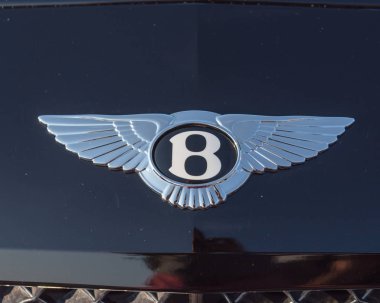 Dallas, Tx, bize-Temmuz 7, 2018:Close-Bentley lüks araba logosuna kadar. Bir İngiliz üretici ve pazarlamacı lüks otomobil ve arazi aracı, Volkswagen Ag iştiraki 1998 yılından bu yana. Crewe, İngiltere'de merkezi