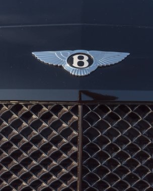 Dallas, Tx, bize-Temmuz 7, 2018:Close-Bentley lüks araba logosuna kadar. Bir İngiliz üretici ve pazarlamacı lüks otomobil ve arazi aracı, Volkswagen Ag iştiraki 1998 yılından bu yana. Crewe, İngiltere'de merkezi