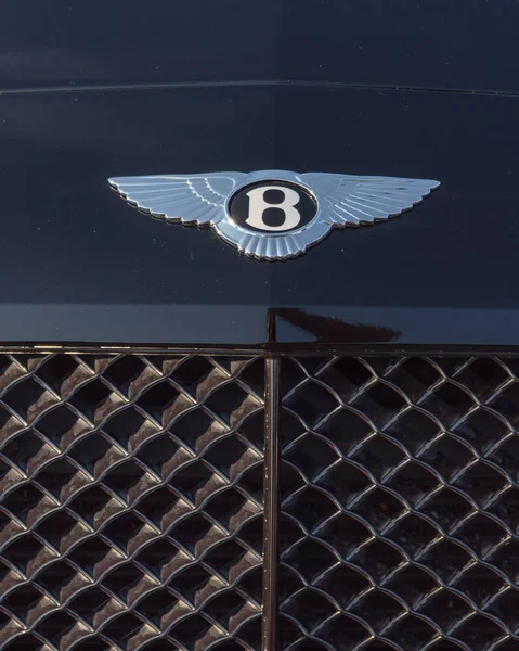 Dallas, Tx, bize-Temmuz 7, 2018:Close-Bentley lüks araba logosuna kadar. Bir İngiliz üretici ve pazarlamacı lüks otomobil ve arazi aracı, Volkswagen Ag iştiraki 1998 yılından bu yana. Crewe, İngiltere'de merkezi