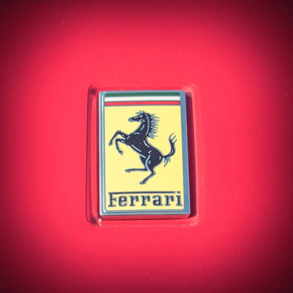 Dallas Bize Temmuz 2018 Close Kırmızı Ferrari Supercar Logosu Kadar — Stok fotoğraf