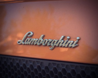 Dallas, Tx, bize-Temmuz 7, 2018:Vintage yakın çekim metin logo Aventador supercar modeli. Automobili Lamborghini S.p.A. bir İtalyan markası ve Sant'Agata Bolognese, İtalya lüks spor otomobil üreticisi olduğunu