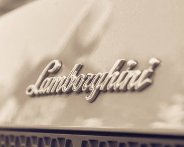 Dallas, Tx, bize-Temmuz 7, 2018:Vintage yakın çekim metin logo Aventador supercar modeli. Automobili Lamborghini S.p.A. bir İtalyan markası ve Sant'Agata Bolognese, İtalya lüks spor otomobil üreticisi olduğunu